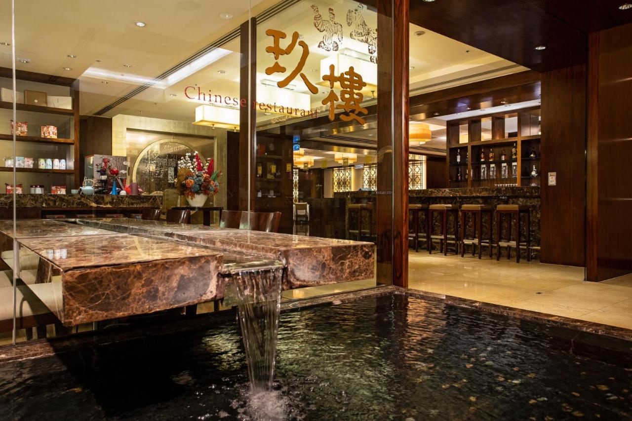 Ambassador Hotel Hsinchu Zewnętrze zdjęcie Entrance to the restaurant